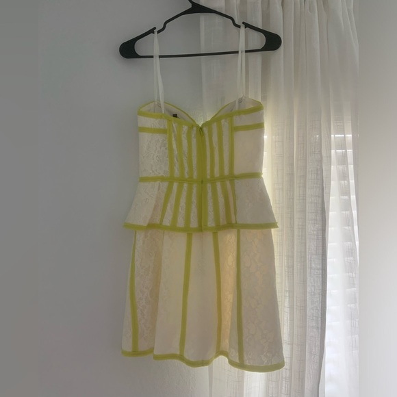 BCBGMAXAZRIA Strapless Lace Detailed Dress - Picture 7 of 14